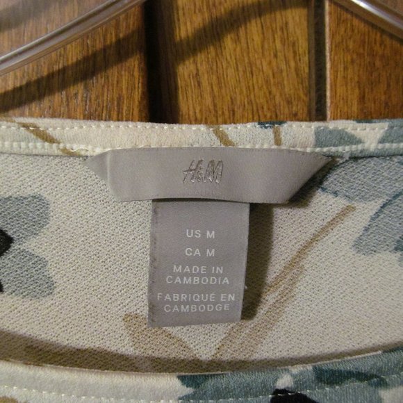 H&M Spring floral pattern top - Size M - Picture 2 of 5